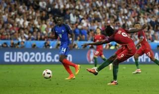 C罗高举冠军奖杯